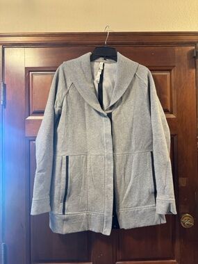 Lululemon Yin to my Yang sweatshirt - grey, women’s 8